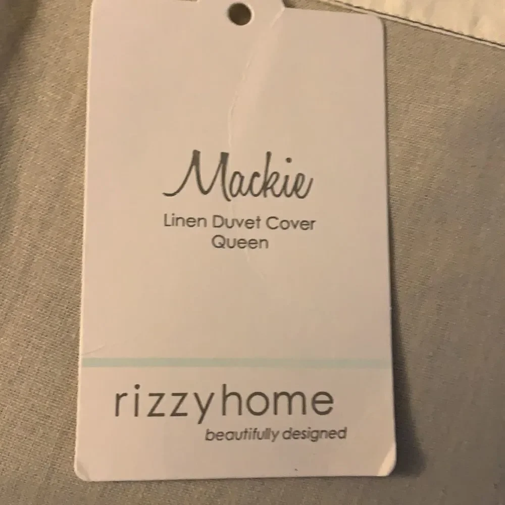 NWT 98” X 98” Queen Duvet